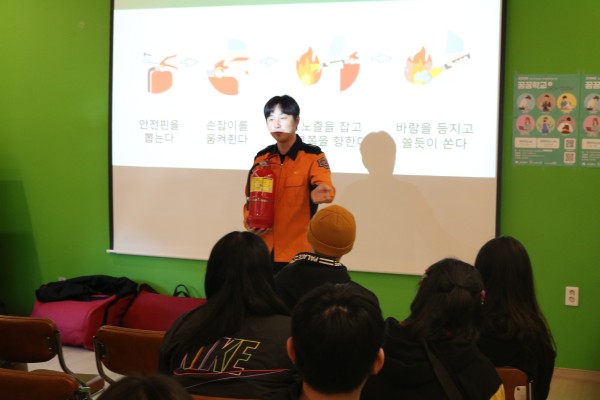 d4ab04ee825e1a56bbc25c4f0d7dd308_1711527